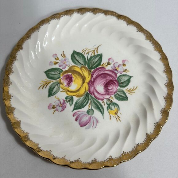 Vintage Royal China Quban Warranted 22K Gold Roses 7” Decorative/ Dessert Plate - Picture 3 of 9